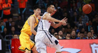 易建联助广东廿五连胜，在CBA复赛第二阶段首次登场的易建联，14日助广东队以121：99战胜广州队 中网体坛,oubili.com