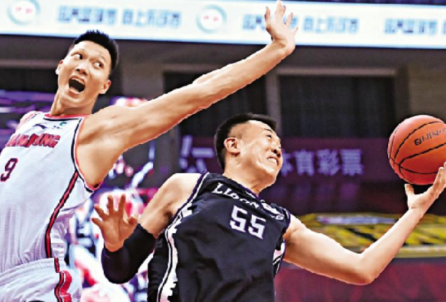 广东总决赛首战大胜辽宁:广东的易建联与辽宁的韩德君力争皮球 中网体坛,oubili.com