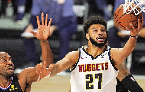 金块1：1追平快艇：金块球员J梅利（右）上篮得分 中网体坛,oubili.com