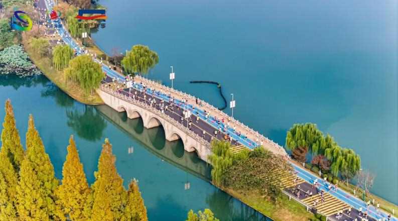 奔跑在最美湖湾！2025海澜之家环蠡湖半程马拉松鸣枪起跑 中网体坛,oubili.com