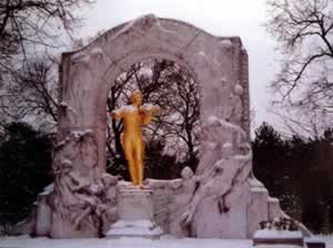 奥地利作曲家小约翰·施特劳斯诞辰(转自:历史上的今天。com)