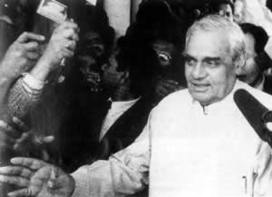 瓦杰帕伊当选印度新总理（转自：历史上的今天。com）